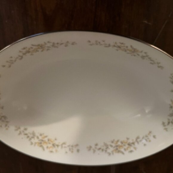Crown Victoria - Carolyn - 10" Oval Vegetable Bowl - Picture 2 of 4